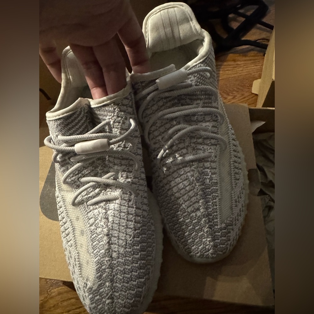 💯Authentic Yeezy Boost 350 V2 Kids ‘Static’ size 2 great condition